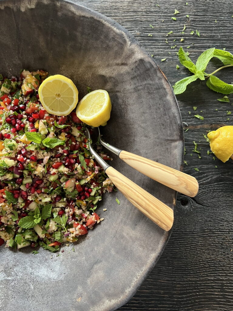Salat med bulgur og fersken en dejlig sommersalat