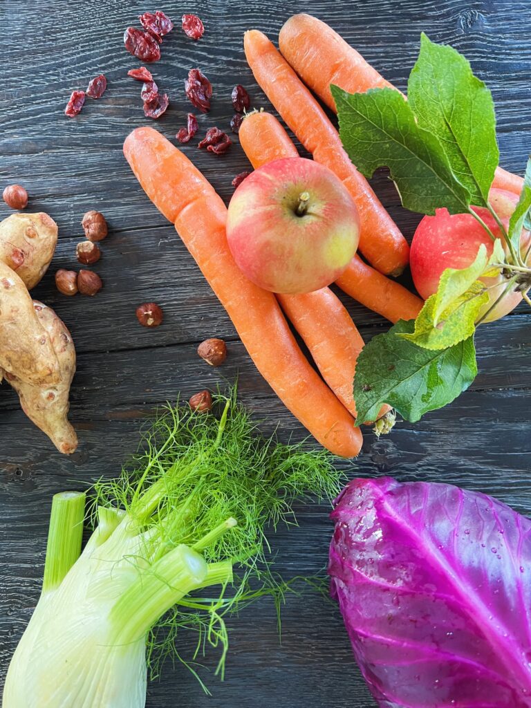 raakostsalat-groent-og-frugt-der-skal-i