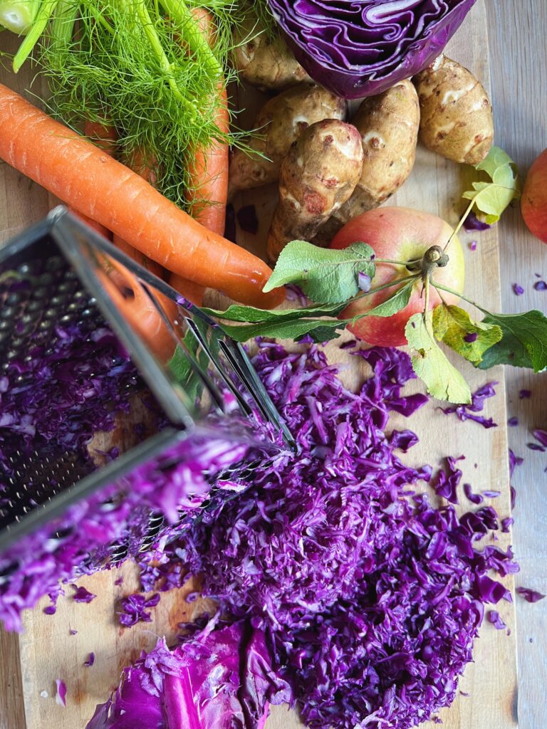 raakostsalat-under-tilberedelse