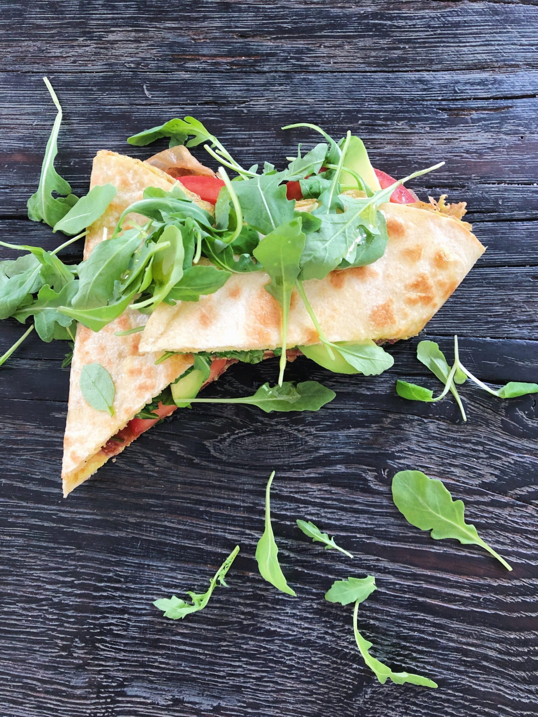 Æggewraps & tortilla med sprød parmaskinke, ost & avocado