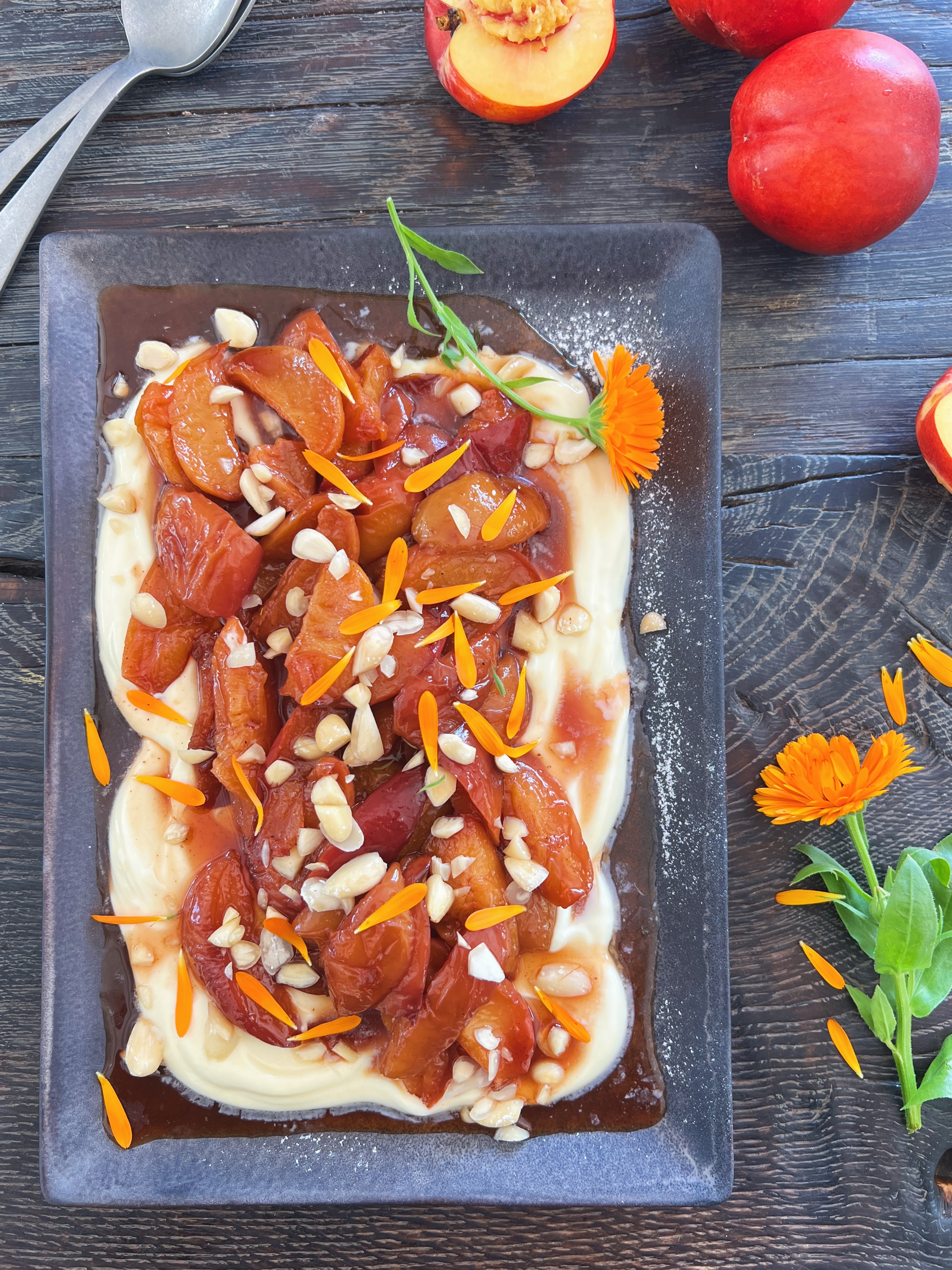 Ovnbagte ferskner med cremet mascarpone - nem dessert