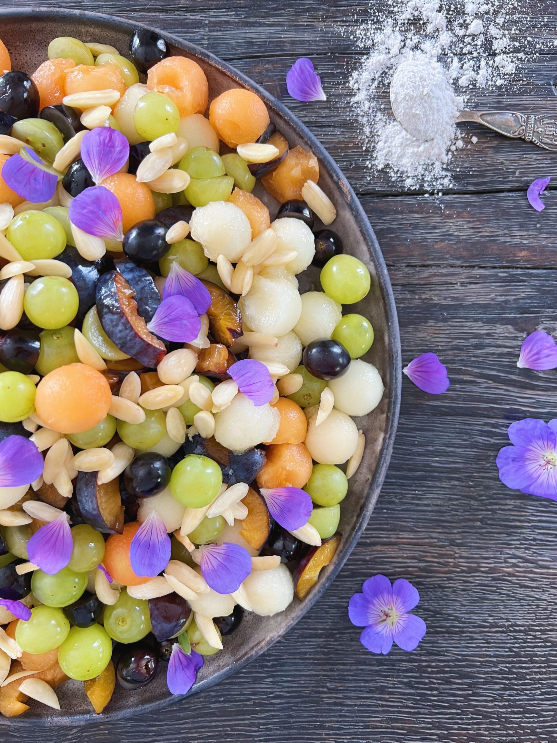 Skøn dessert med frugt og créme fraiche dressing med vaniljesukker