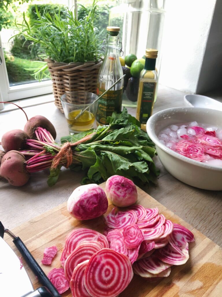 Rødbeder i isvand til rødbede carpaccio med saltristede madler
