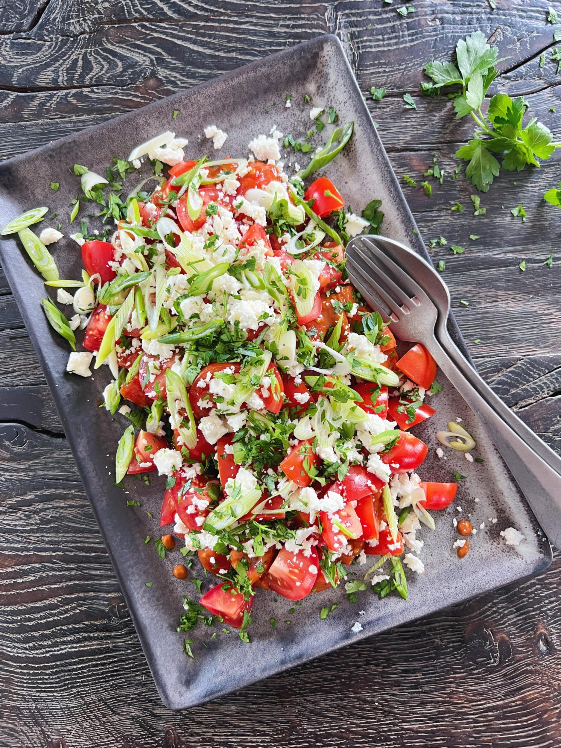 Tomatsalat med dressing af langtidsbagte tomater