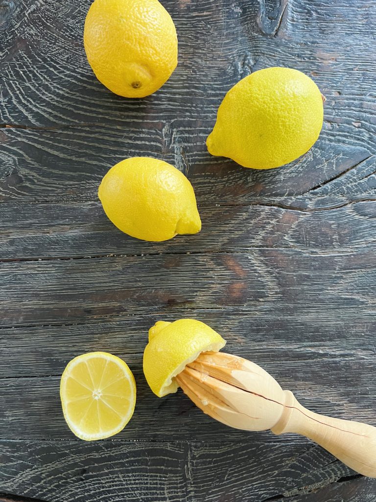 salatboden-citroner-til-dresiing-til-spinatsalat