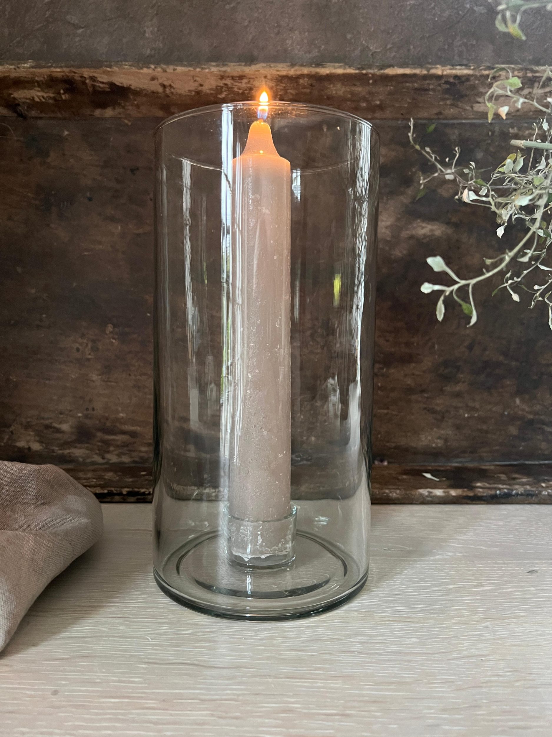 Lysestage i glas med fast indsats til tykke stearinlys, høj model | Ib Laursen