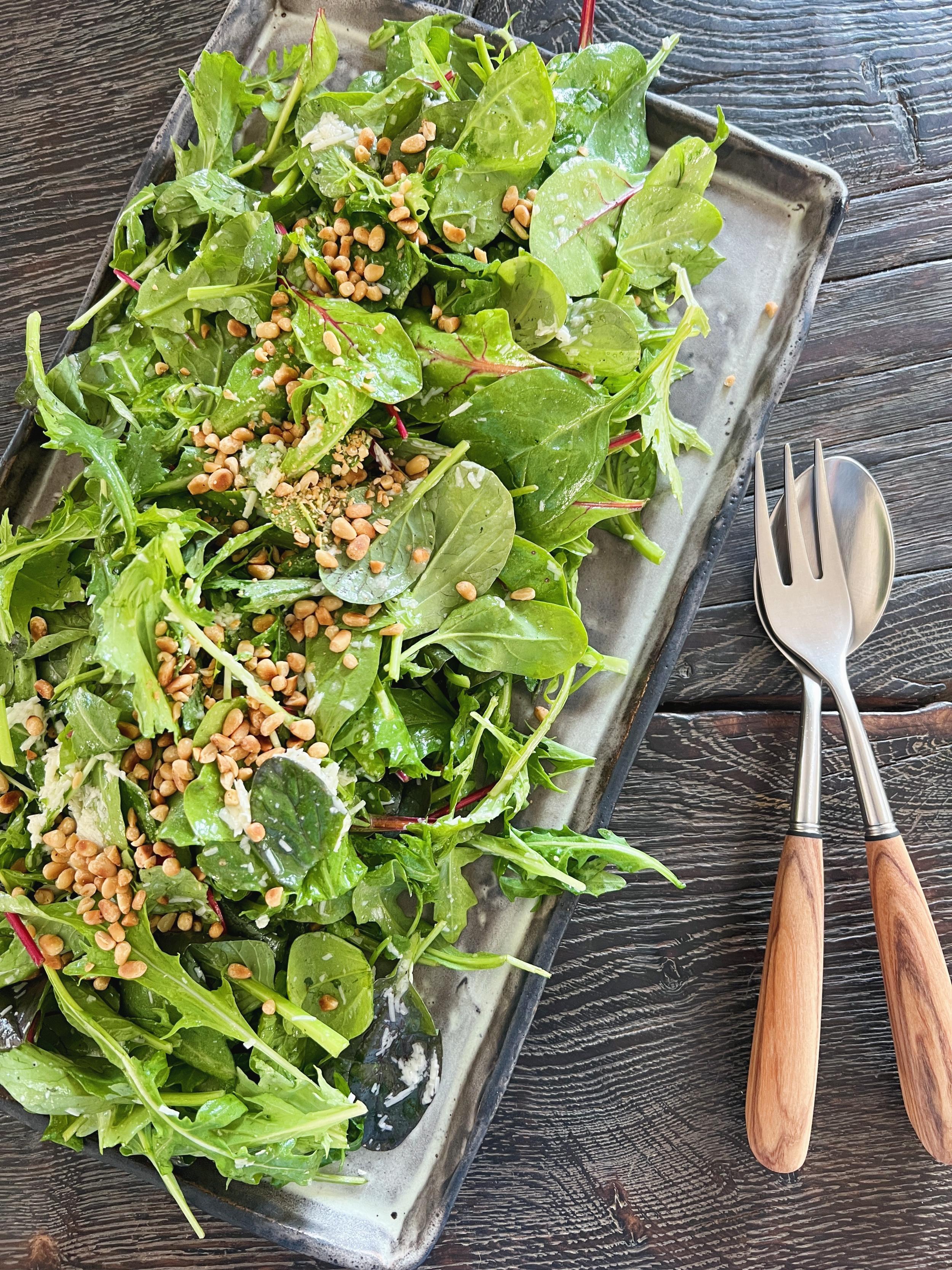 Grøn salat med citron og parmesan – nem, hurtig og fuld af smag