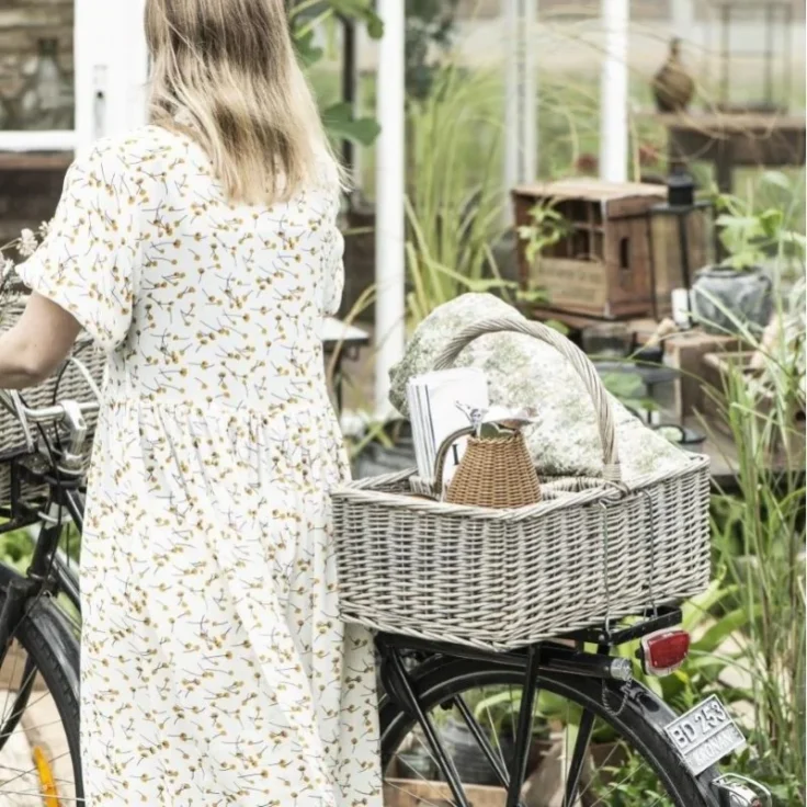 Picnickurv i pil med rum og hank